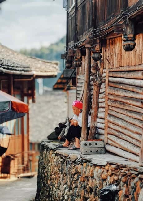 Guilin Longji: Rice Terrace with Oil-Tea Demo & Zhuang Lunch - What the guide and small group add