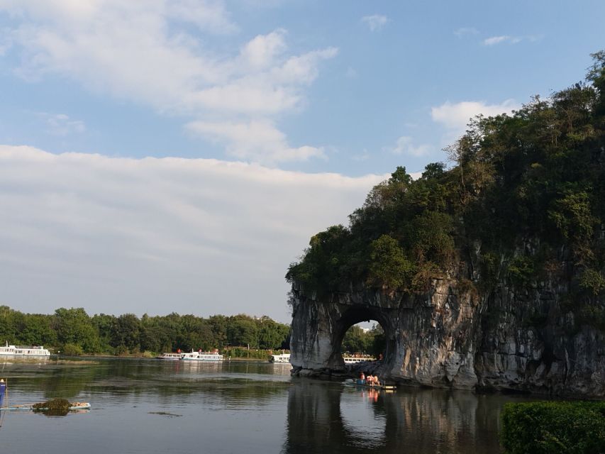 Guilin: Private Full-Day City Tour with Fubo Hill - Riyue Shuangta Cultural Park and the twin pagodas