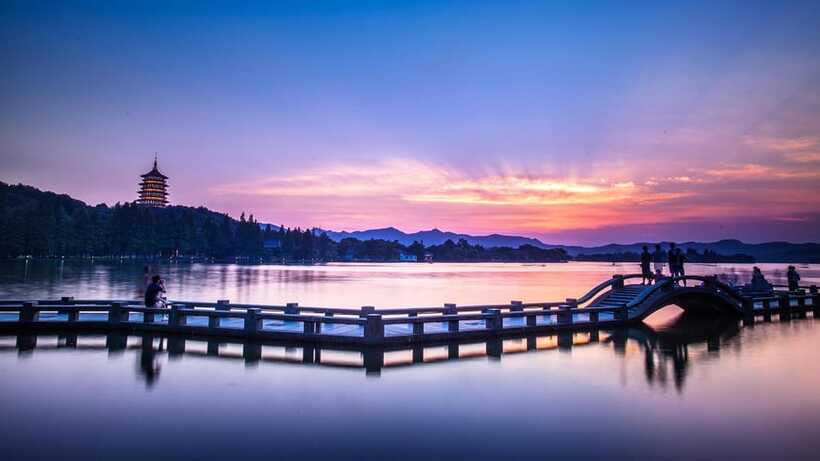 Hangzhou:Luxury West Lake Cruise+Santan Yinyue Island Ticket - How the famous West Lake setting fits together