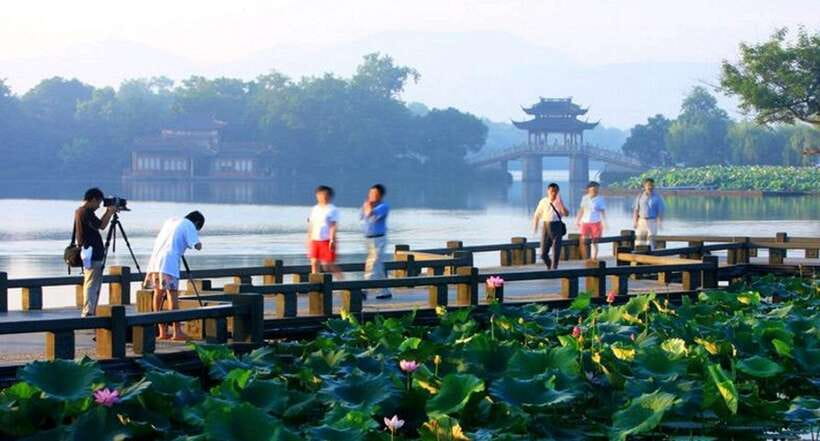 Hangzhou Private One Day Trip from Shanghai by Bullet Train - Feilai Peak brings the first ancient surprise