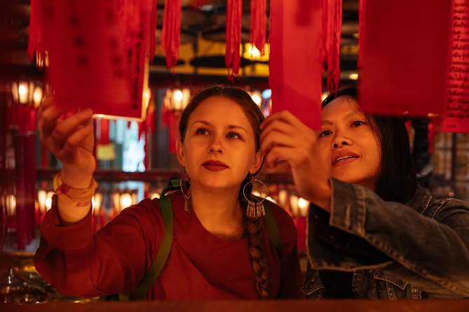 Highlights & Hidden Gems With Locals: Best of Hong Kong Private Tour - Cat Street adds browsing and bargaining