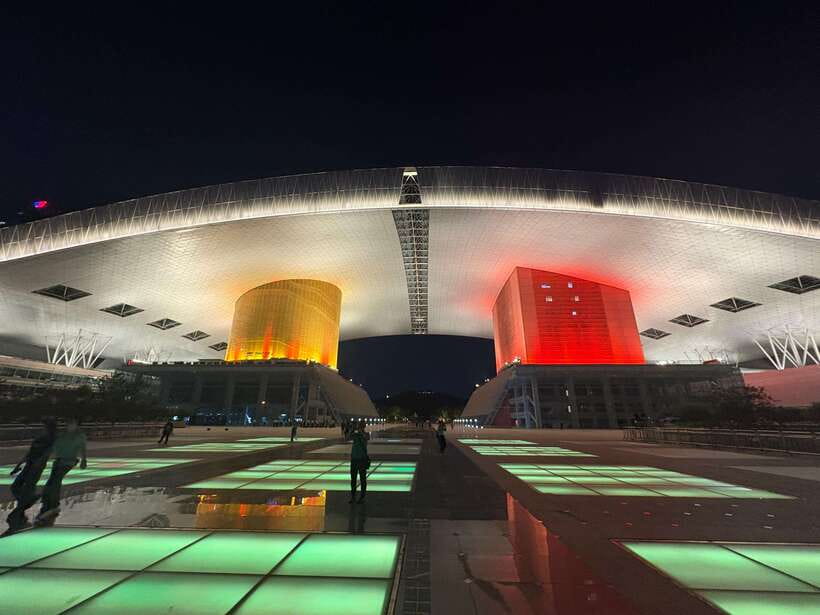Historia and Entertain Tour of the Youngest City of China - The hilltop view and the shape of modern Shenzhen