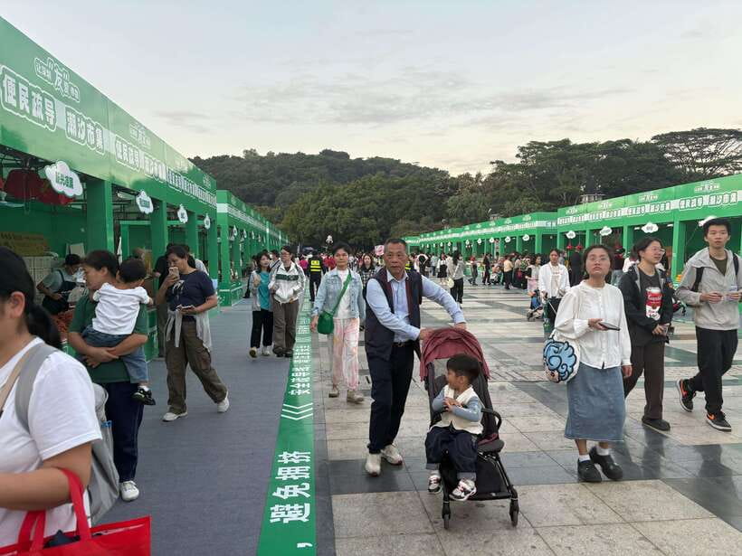 Historia and Entertain Tour of the Youngest City of China - The local snack stop: useful, but not part of the price