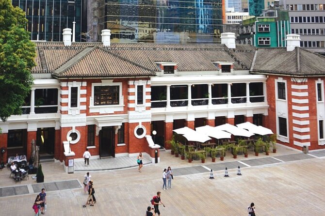 Hong Kong Day Tour: City Landmarks & Highlights - Man Mo Temple and the small markets of Sheung Wan