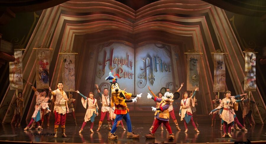 Hong Kong Disneyland Park Tickets - The entrance, security, and first hour