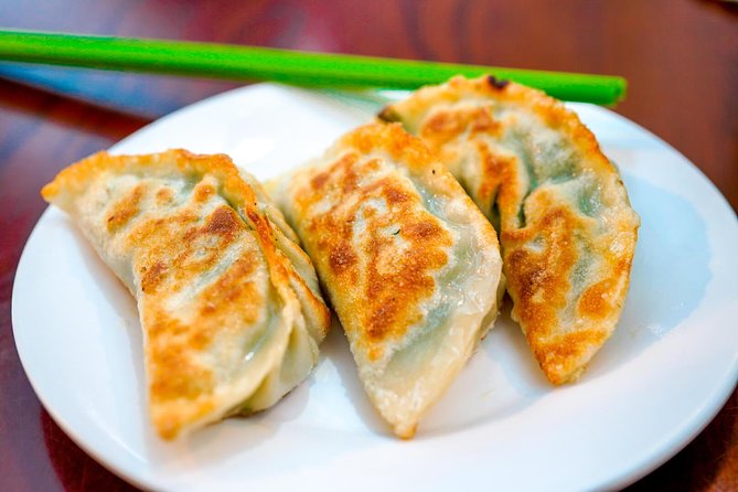 Hong Kong Food Tour: Sham Shui Po District - Walking through Apliu Street Market