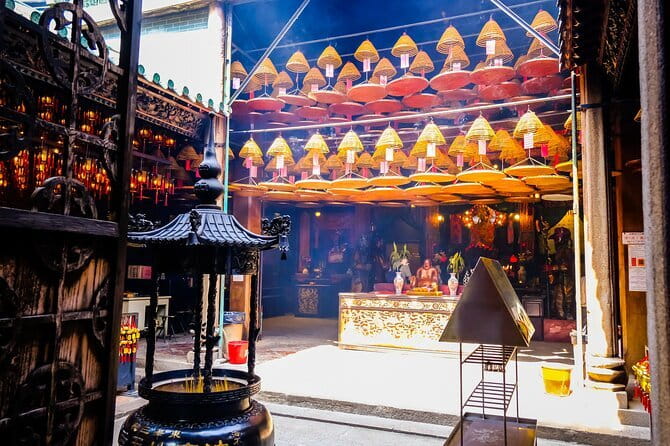 Hong Kong: Kowloon Street Market & Food Culture Walking Tour - Why this Kowloon walk feels different