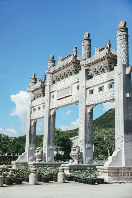 Hong Kong: Lantau Private Coach, Tai O & Big Buddha Tour - Who should book this experience?