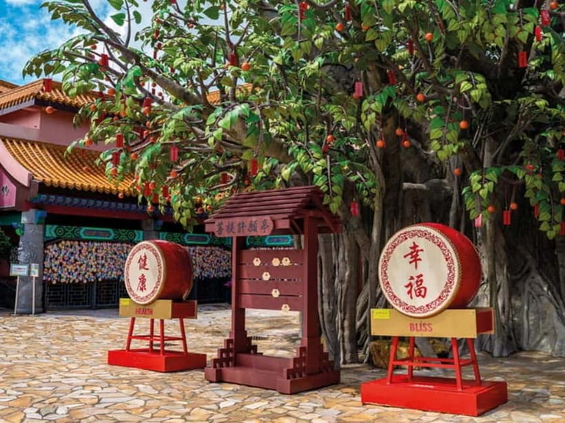 Hong Kong: Lantau VIP Priority Cable Car, Big Buddha & Tai O - The final shop stop needs honest attention