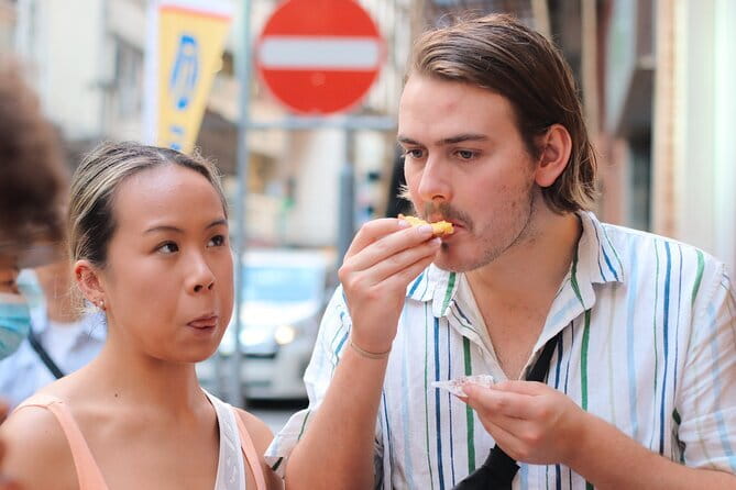 Hong Kong Street Food Tour with Locals - Dim Sum, Wonton & more - Herbal tea and Hong Kong’s hot-weather traditions