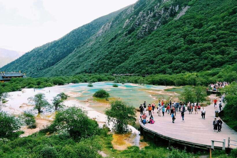 Huanglong Scenic Area: Explore Stunning Five-Colored Ponds - The upper route and the Five-Colored Ponds