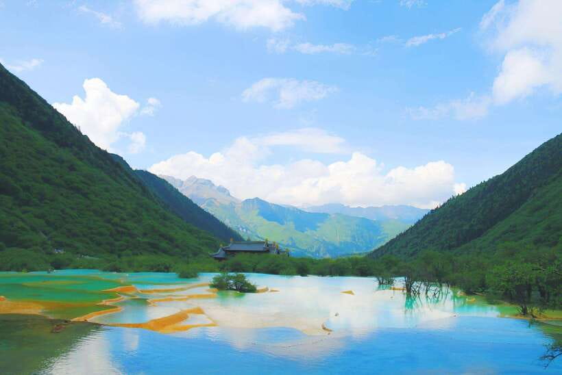 Huanglong Scenic Area: Explore Stunning Five-Colored Ponds - Starting at the visitor center or cableway