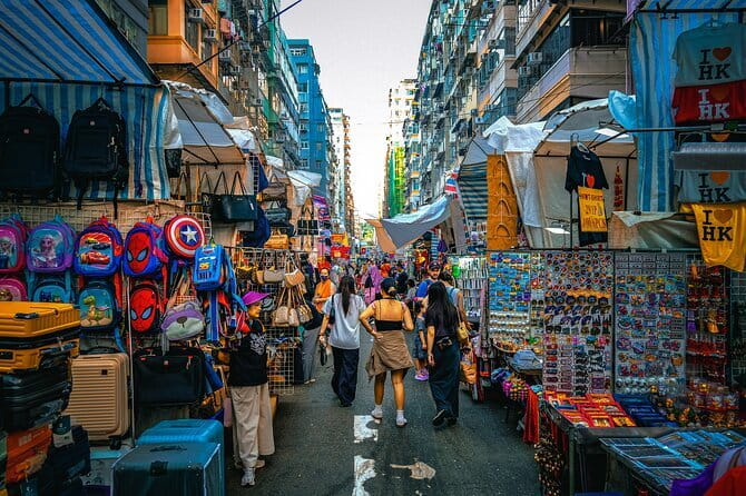 Introduction to Hong Kong: Central Tip Based Walking Tour - Man Mo Temple and a hands-on finish