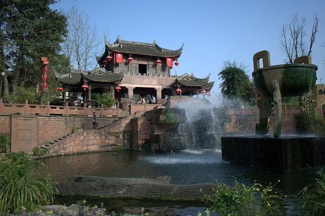 Leshan Giant Buddha and Huanglongxi Ancient Town Day Trip - Choosing the boat or the mountain route