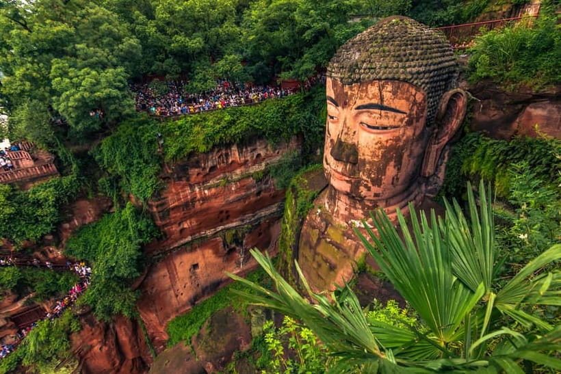 Leshan Giant Buddha & Huanglongxi/Buddha Temple Day Trip - The guides and the human side of the day