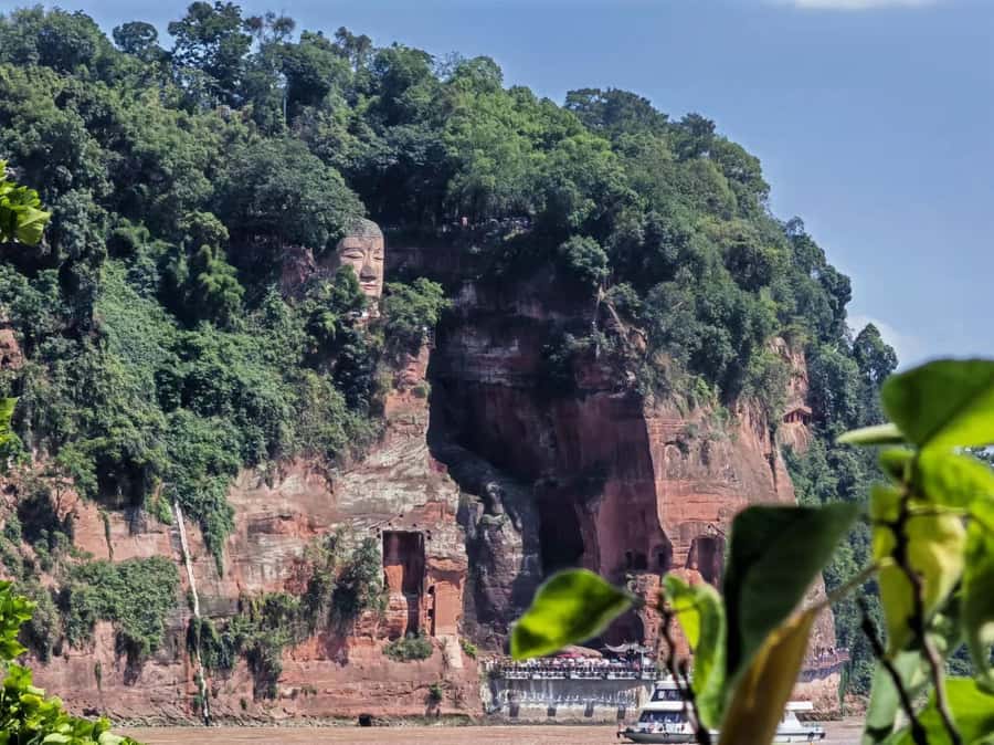 Leshan Grand Buddha Scenic Area and Panda Park Day Tour - The guide can make or break the day