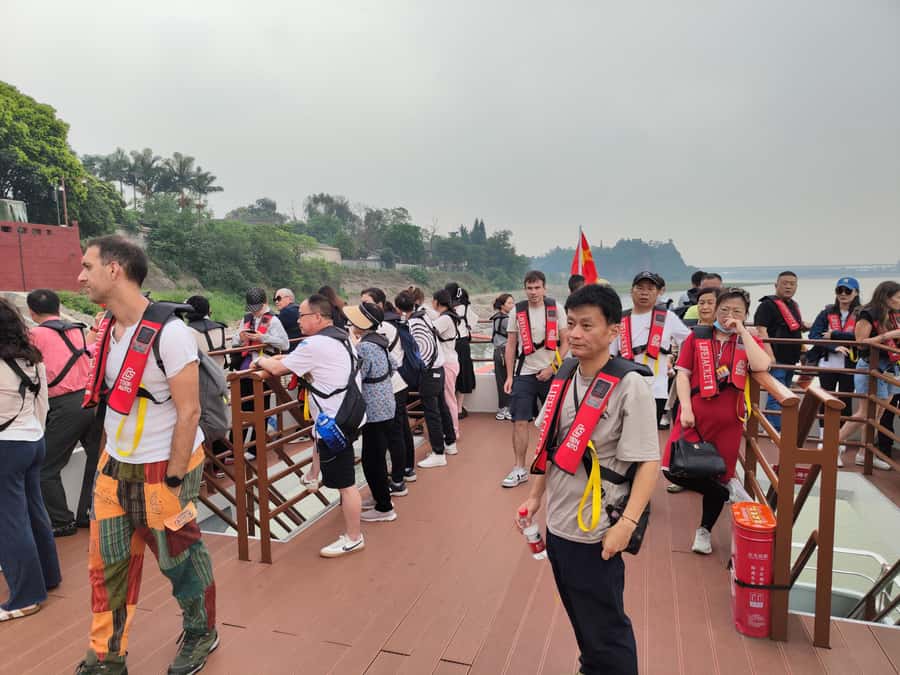 Leshan Grand Buddha Scenic Area and Panda Park Day Tour - What the price includes, and what it does not