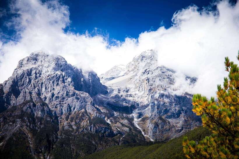Lijiang: Jade Dragon Snow Mountain and Blue Moon Valley Tour - Reaching Jade Dragon Snow Mountain from Lijiang