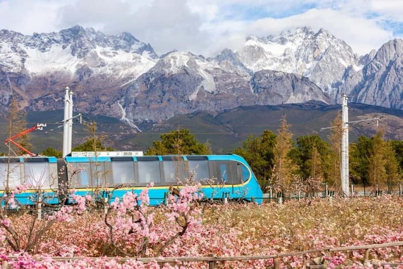 Lijiang: Jade Dragon Snow Mountain for Foreign Tourists - Blue Moon Valley and the upper Yangtze
