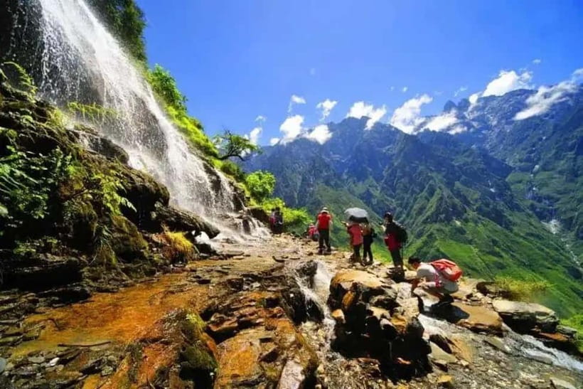 Lijiang: Tiger Leaping Gorge with Lijiang Private Tour - The drive from Lijiang to the gorge