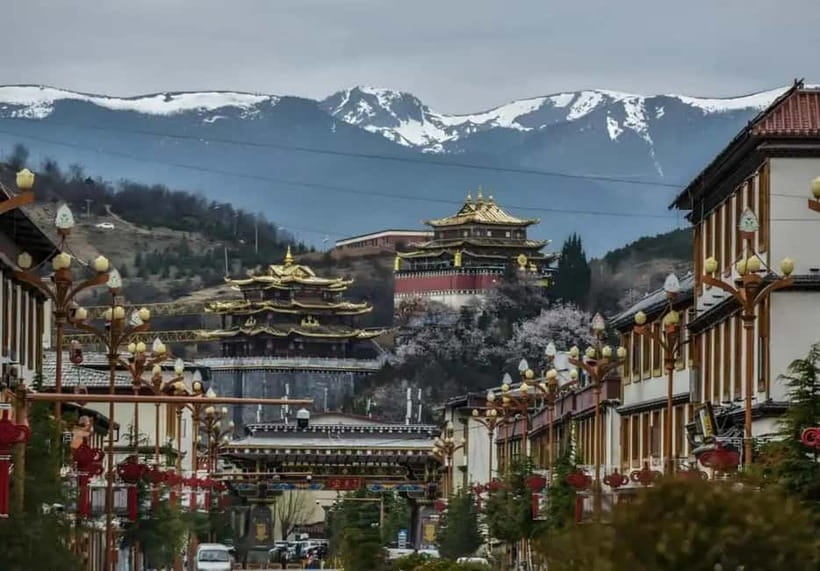 Lijiang to Shangri-La HuXiang Road Private Scenic Tour - Dukezong Ancient Town after the mountains