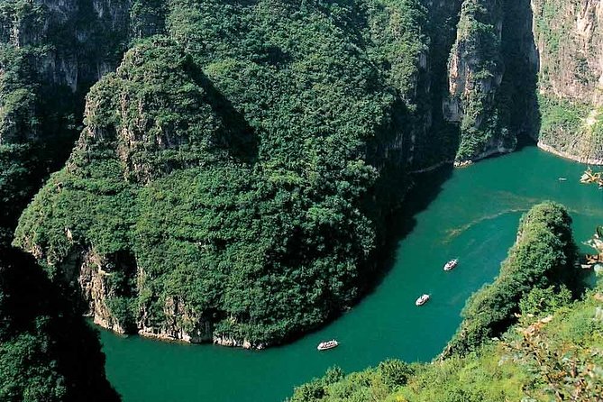 Longqingxia Gorge Cruise and Guyaju Cave Dwellings Private Day Tour - Key points at a glance