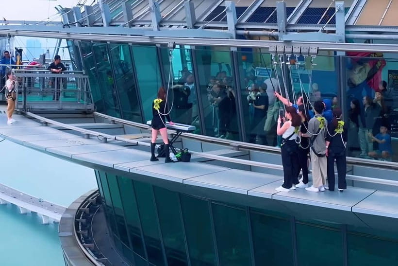 Macau: Macau Tower Observation Deck Ticket - Level 61 at 223 meters, with open-air views