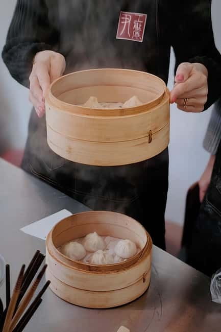 Make Soup Dumpling: Vegan or Pork in Shanghai Shikumen - The famous 18-fold pleat takes real practice