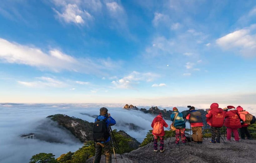 Mount Huangshan: Highlights Tour in Huangshan full-day - The scenic shuttle bus and cable car connection