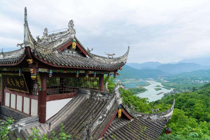 Mount Qingcheng Tour: Explore Serene and Sacred Taoist Site - Reaching the Front Mountain entrance
