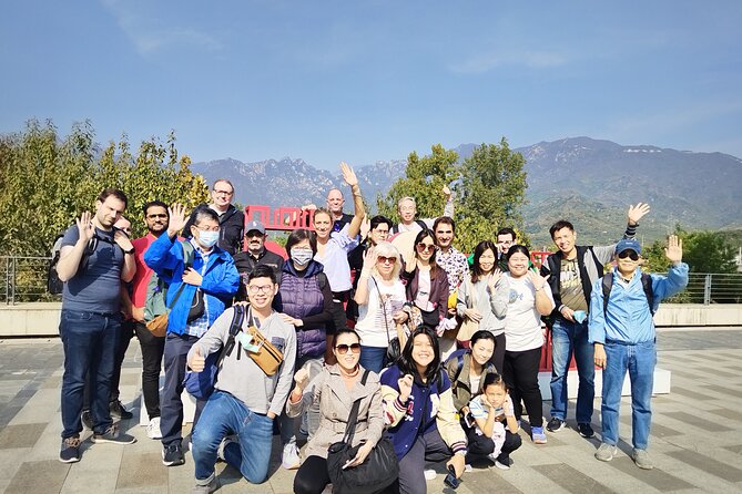 MuBus: Mutianyu Great Wall ENG/ESP/RUS Guided Bus Tour - Choosing between the East and West sections
