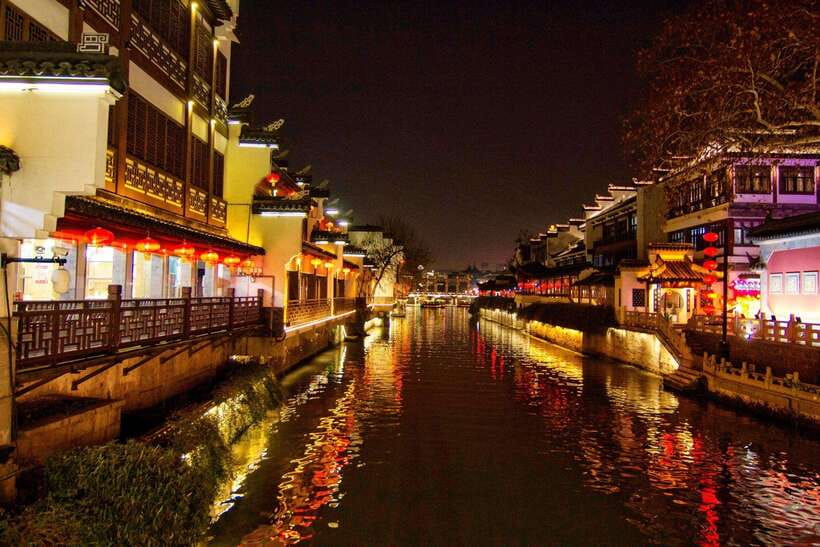 Nanjing: Night Cruise on Outer Qinhuai River for Adults - Passing Zhonghua Gate from the water