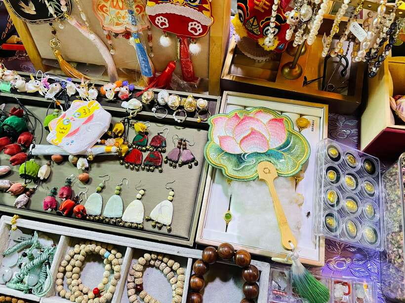 Night Market Haggling Adventure with an English Guide! - Another 90 minutes to shop at your own pace