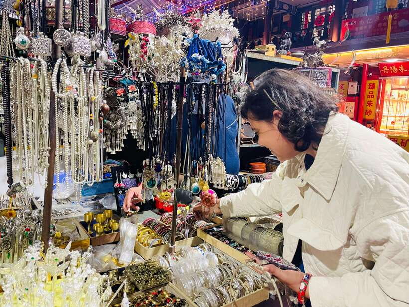 Night Market Haggling Adventure with an English Guide! - Meeting at Panjiayuan Station at 6:30 PM