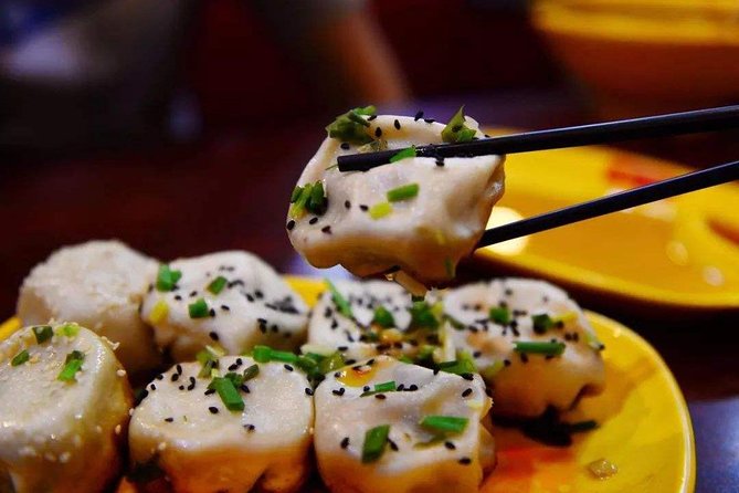 Private Shanghai Evening Street Food Walking and Cruise Tour - What the walking route adds