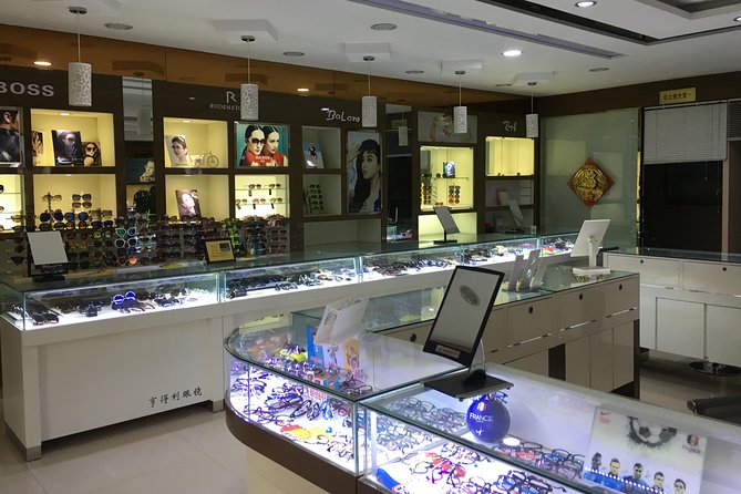 Private Shanghai Shopping Tour with Local Shopping Guru - Key points to know before booking