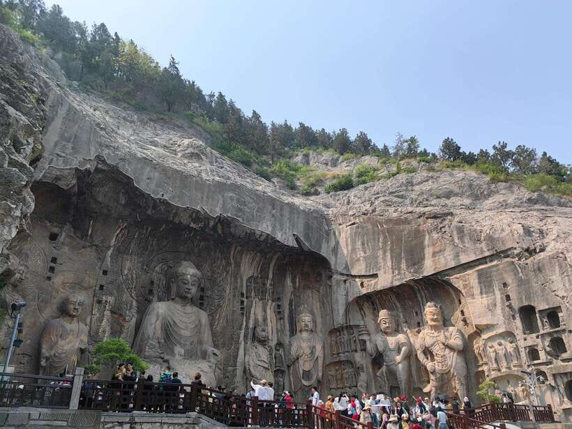 Private Tour: Longmen Grottoes, Shaolin Temple & Kungfu Show - The road to Shaolin Temple