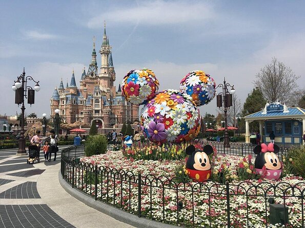 Private Transfer between Shanghai Disneyland and City Hotel - Why a private car helps on a Disneyland day