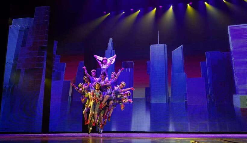 Red Theatre Beijing Acrobatic Show Tickets - Who will enjoy this most
