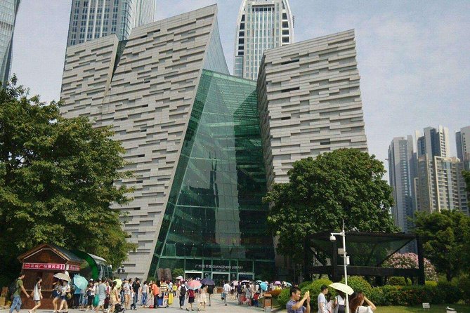 Reputable Private Guangzhou Tour Guide Service by Xaq - Lychee Bay shows old Guangzhou at street level