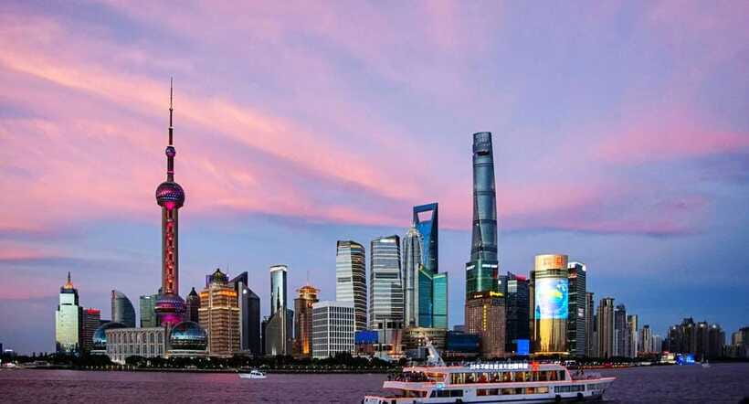 Shanghai Airport Layover Tour with Amazing City Highlights - Shanghai Tower and the Pudong skyline