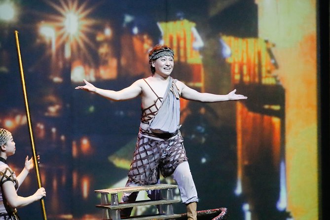 Shanghai Circus World: ERA2 Intersection of Time Acrobatics Show - The show begins with China in motion