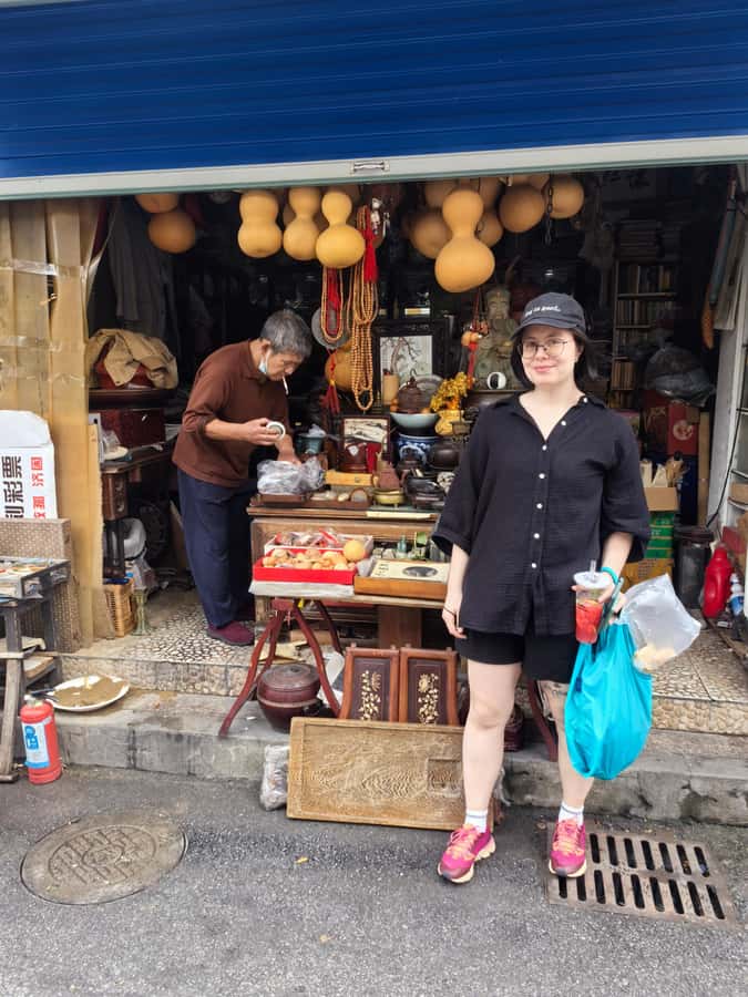 Shanghai Must-See and Foodie Test Bike Tour( Day & Night) - Four hours from old lanes to skyline