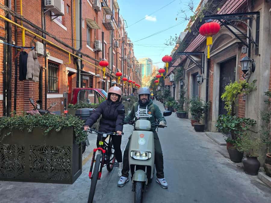 Shanghai Must-See and Foodie Test Bike Tour( Day & Night) - Crossing Nanjing Road by bicycle