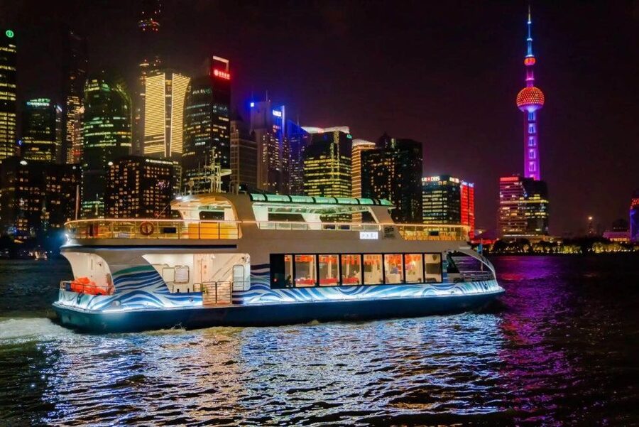 Shanghai: Night River Cruise Tour with Xinjiang Style Dining - Seeing Shanghai’s two faces from the Huangpu River