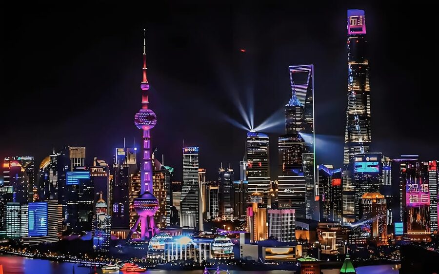 Shanghai Night River Cruise VIP Seat with Authentic Dinner - The guides make the difference