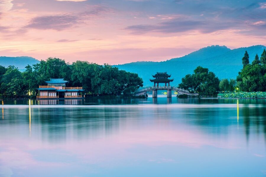 Shanghai: Private Guided Tour to Hangzhou by Bullet Train - How the private format changes the day