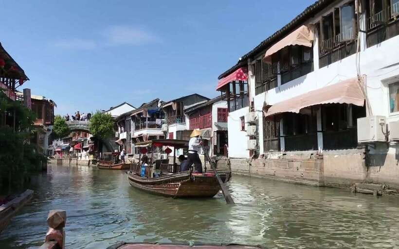 Shanghai: Private Shanghai & Zhujiajiao Tour with Lunch - Yu Garden and the Jade Buddha Temple choice