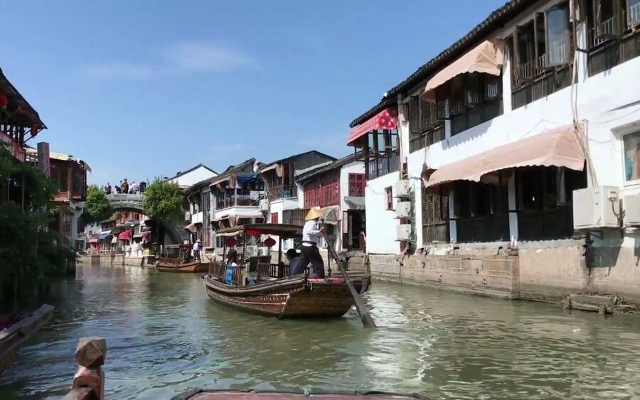 Shanghai: Private Shanghai & Zhujiajiao Tour with Lunch - Shanghai Tower and the 360-degree view
