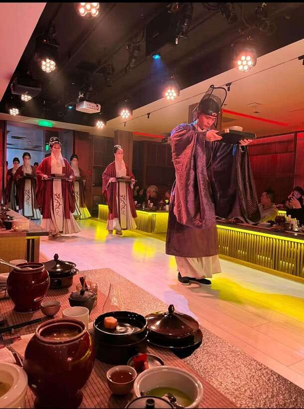 Shanghai: Royal Banquet with Chinese Cultural Performance - How the lunch and dinner schedule works